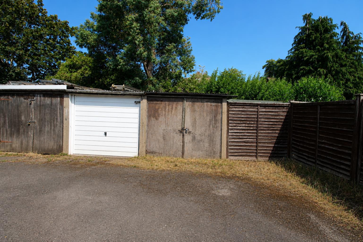 Meadow Way, Theale, Reading